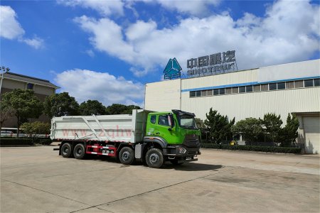 新式結(jié)構(gòu)重汽豪沃N系列25方頂蓋全開(kāi)全密封防腐蝕廂式污泥運(yùn)輸車